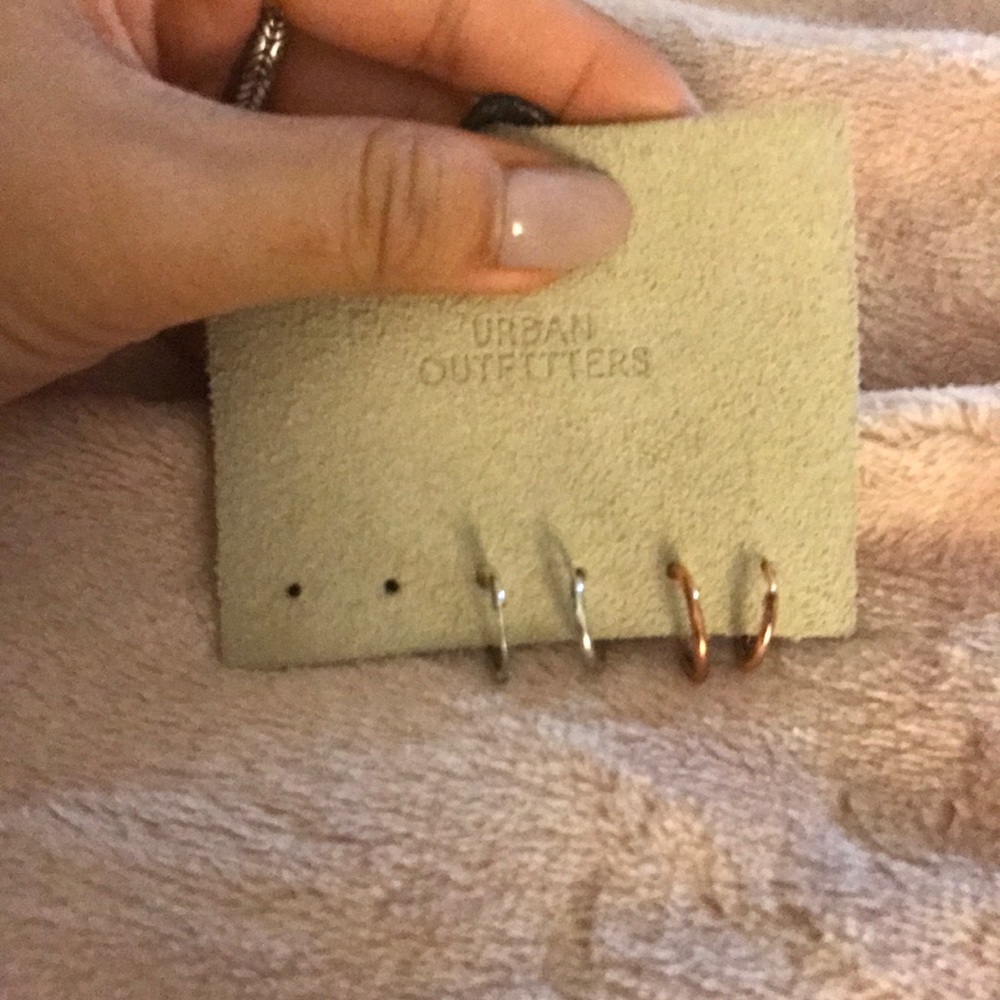 💕 UO hooked ear ring